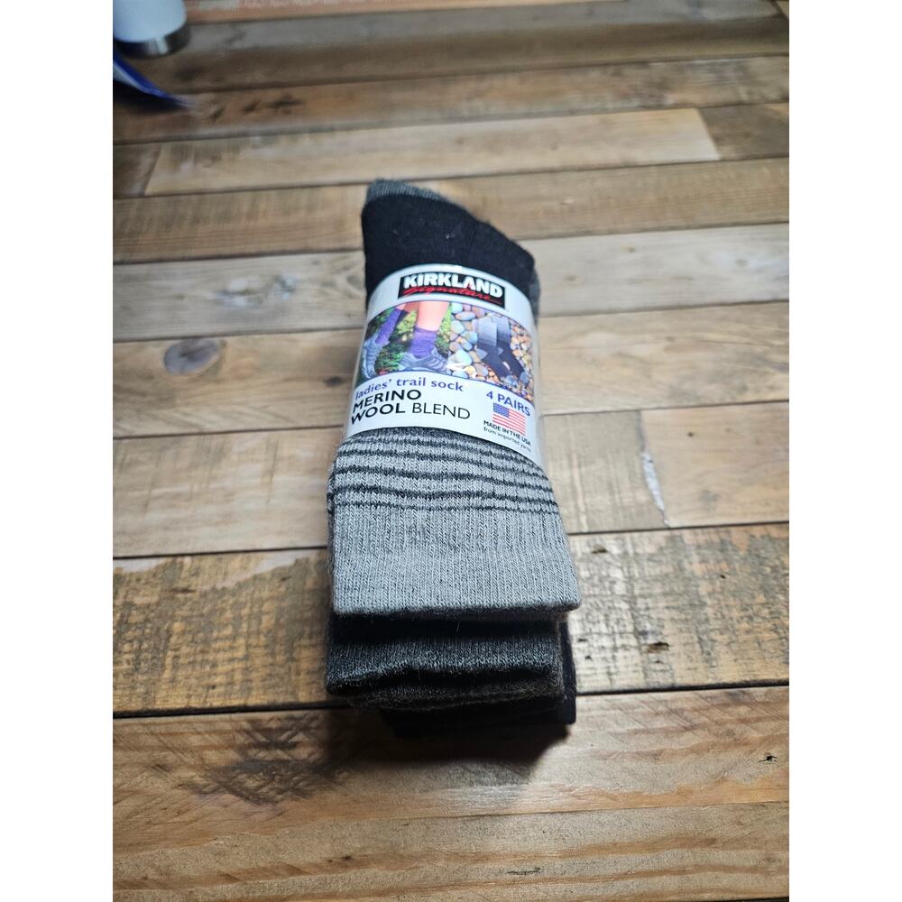 Kirkland Ladies Trail Style Merino Wool Blend Socks 4 Pairs Grey
